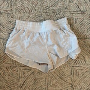 Hotty Hot 2.5 inch Lulu lemon shorts, size 10, white